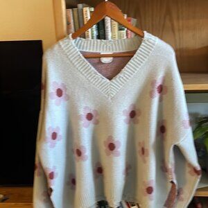 ARULA Distressed Sweater V-Neck Floral